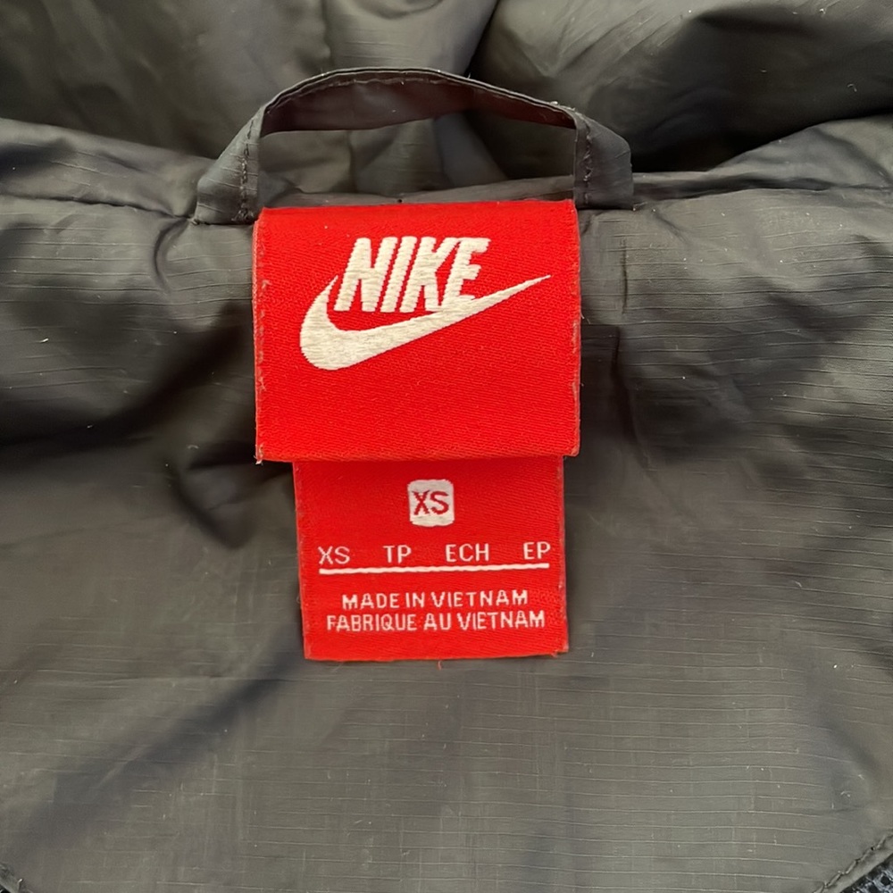 Nike Women's Sportswear Graphic Windrunner Jacket, BLACK, XS - Picture 8 of 13